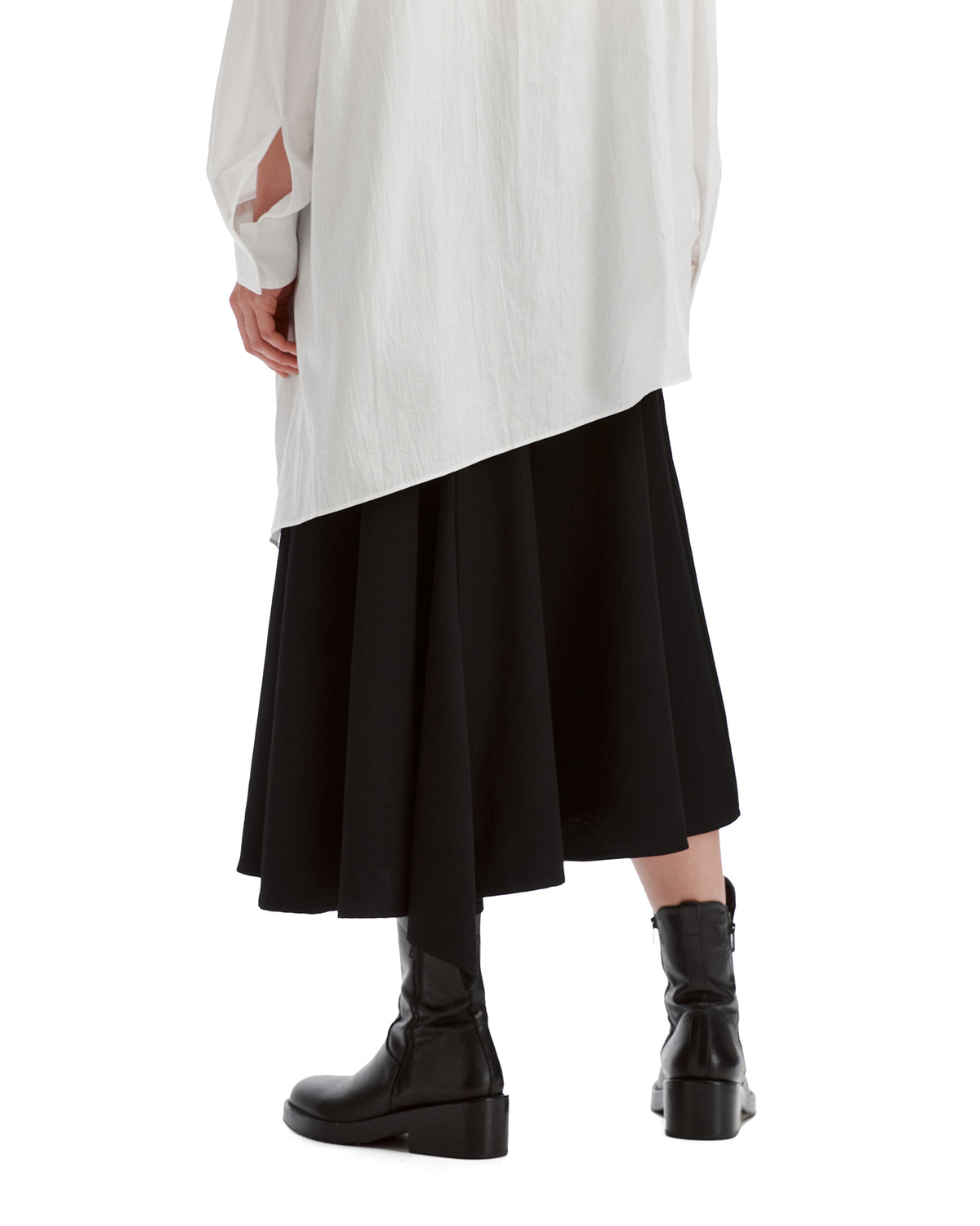 Asymmetric skirt