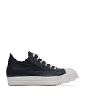 Low-top sneakers