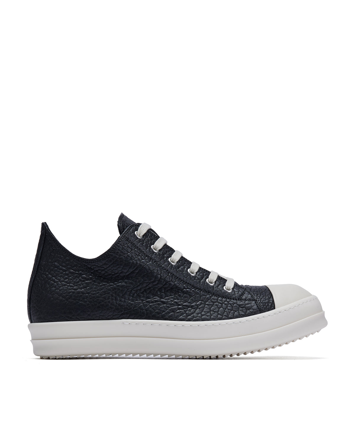 Low-top sneakers