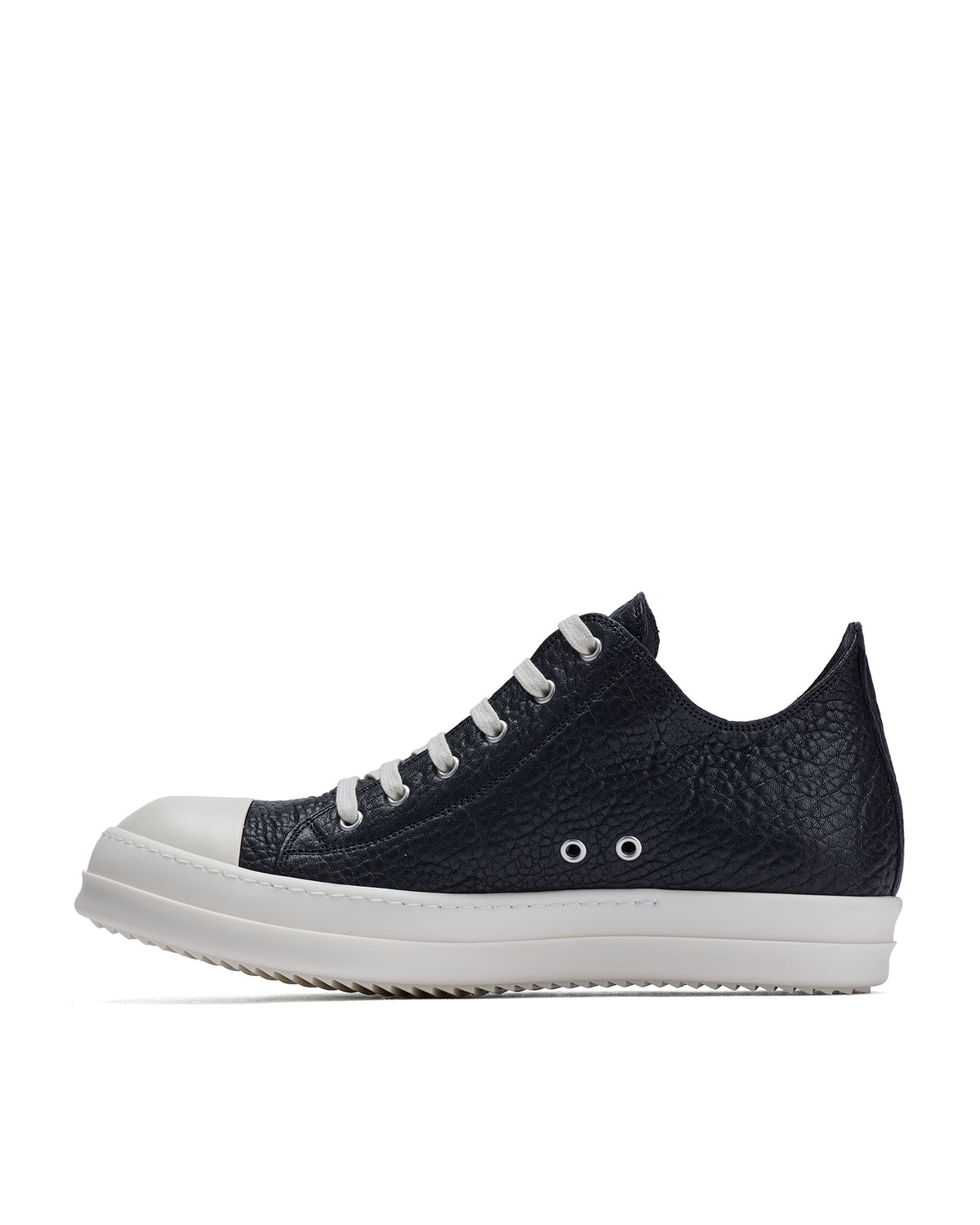 Low-top sneakers