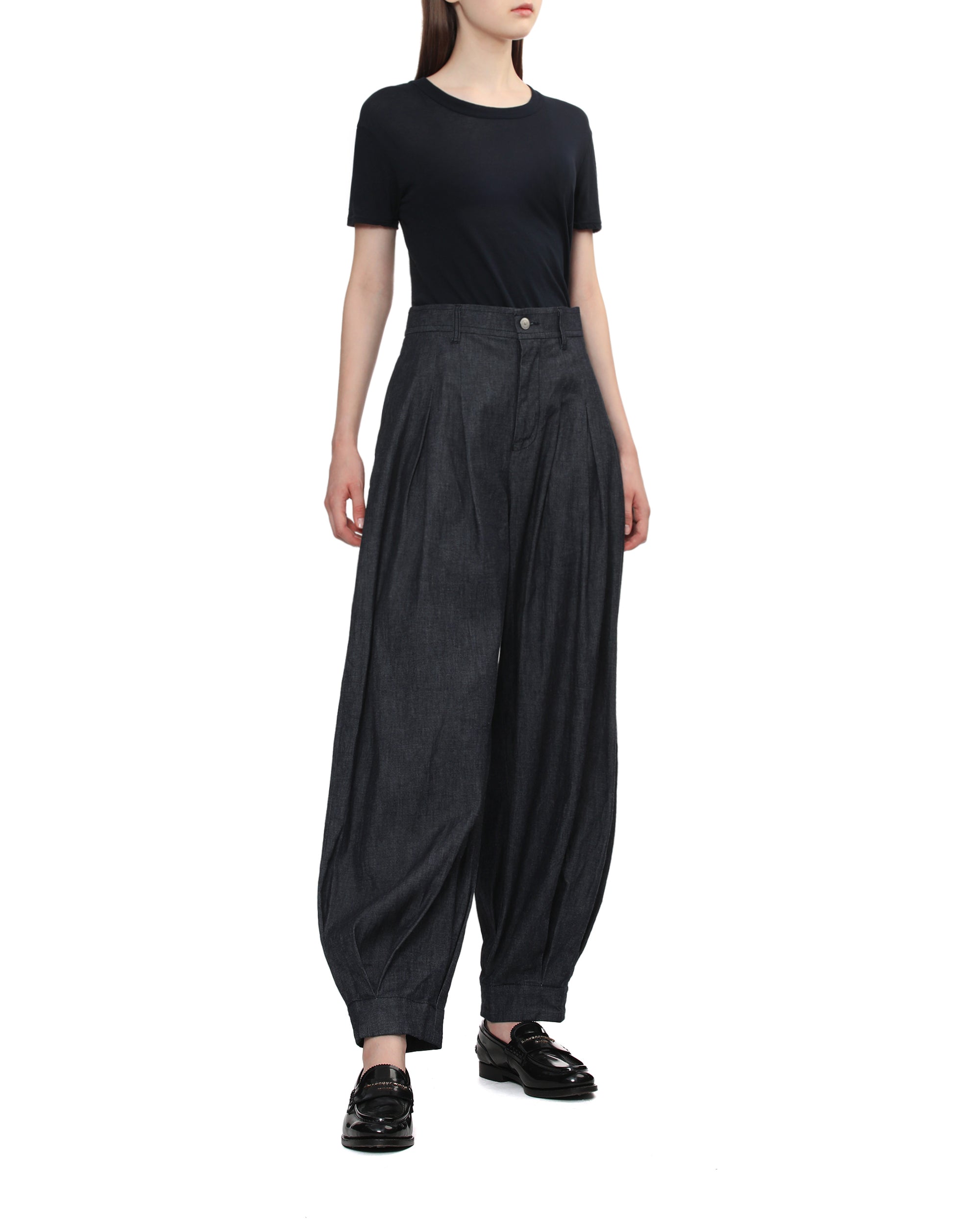 Pleated jeans