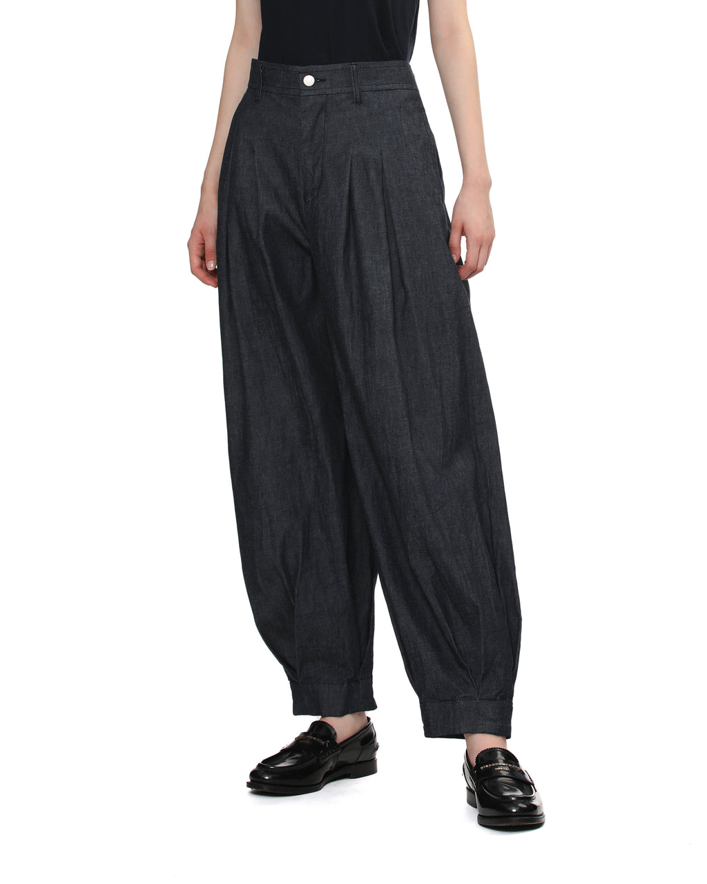 Pleated jeans
