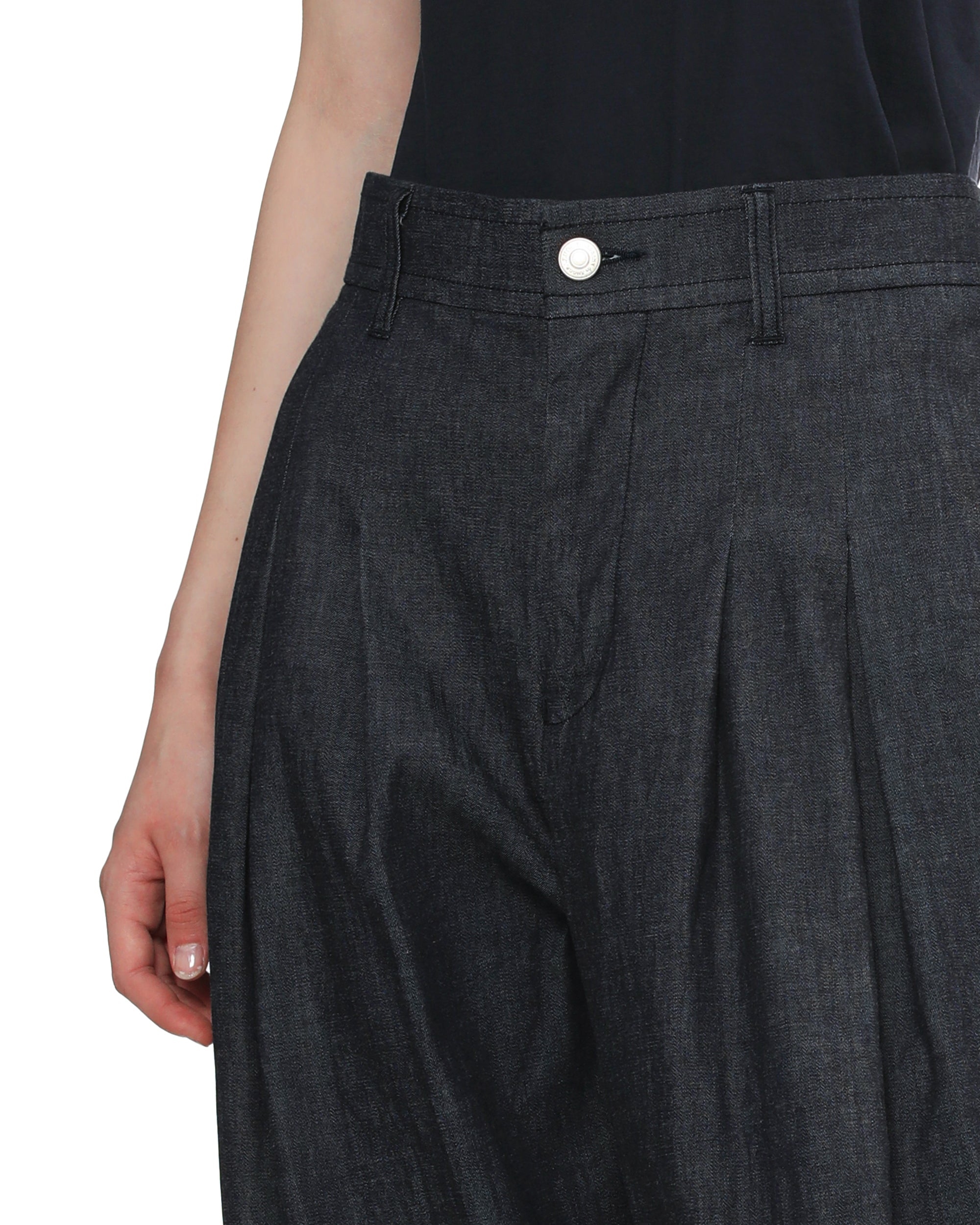 Pleated jeans