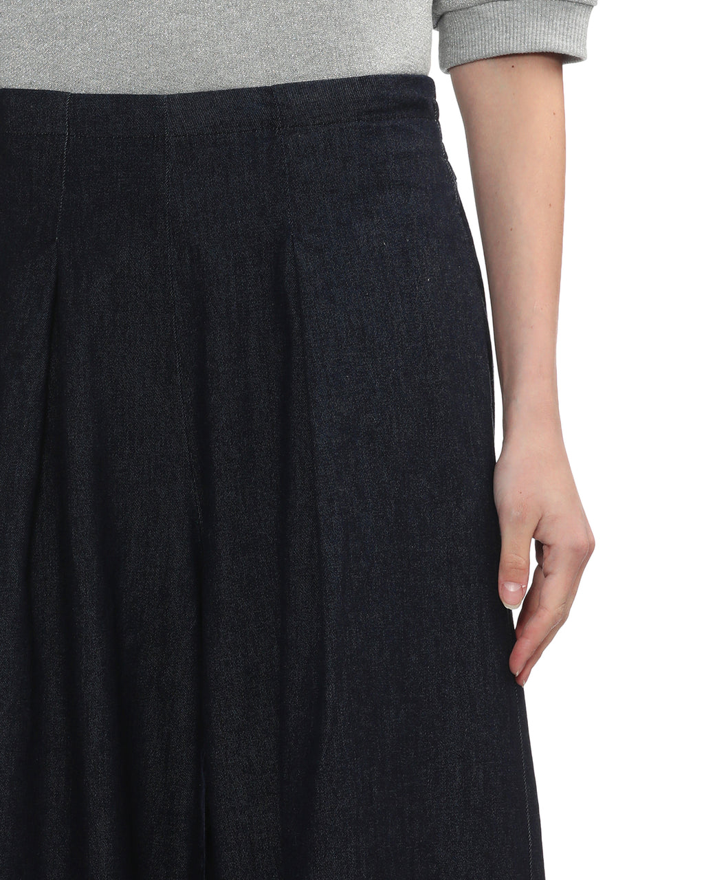 Pleated denim pants